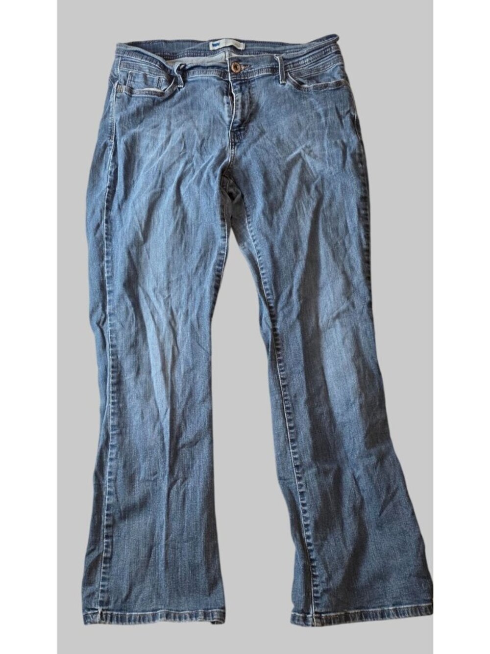 Levi's. Vintage. Women's 559 Relaxed Light-Wash Denim Jean size 14